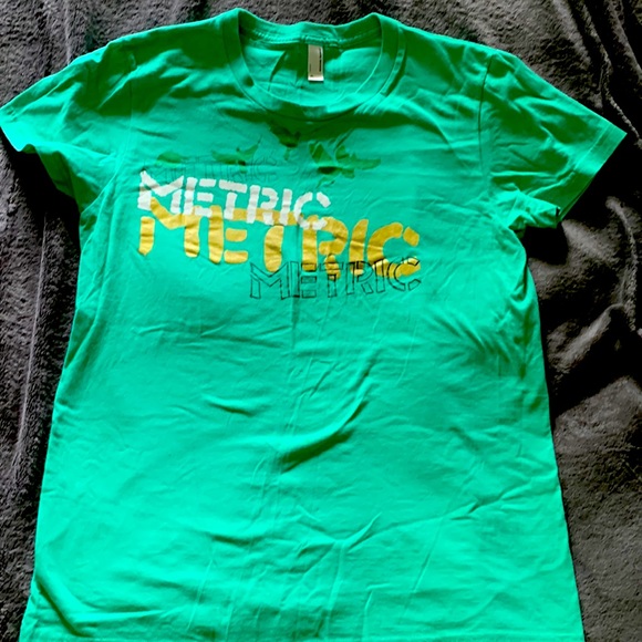 Metric autographed tshirt XL - Picture 1 of 5